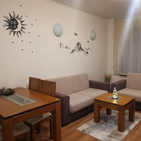 Sunny By The Lift In Apartament *