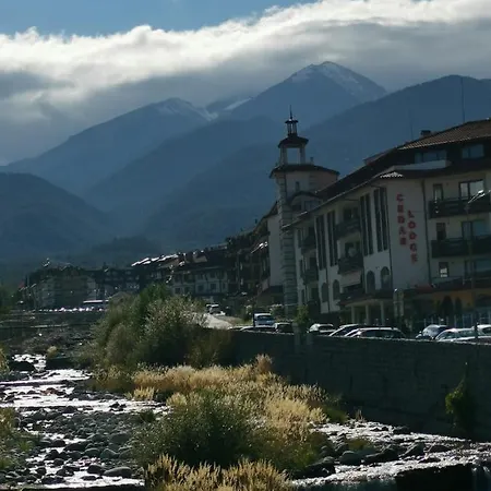 Sunny By The Lift In شقة