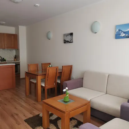Sunny By The Lift In Apartment *