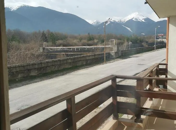 Sunny By The Lift In Apartment